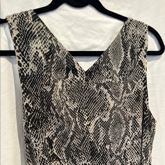 Express snake print Sleeveless Blouse / top / Shirt, Large - Picture 7 of 12